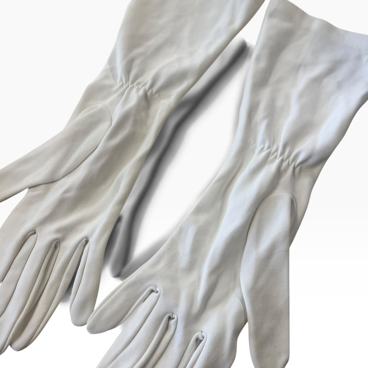 WHITE & PEARL GLOVES
