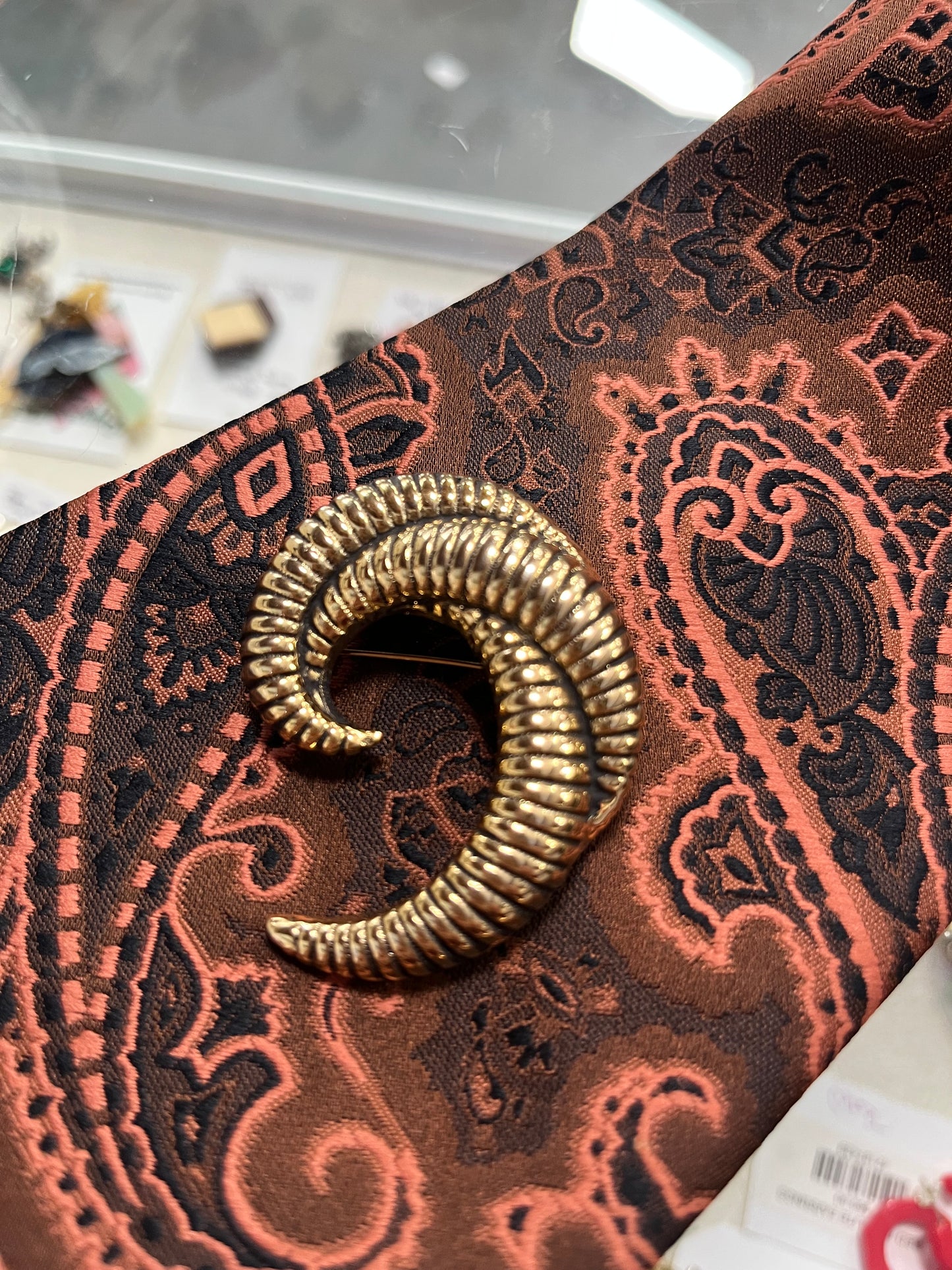 GOLD DOUBLE SPIRAL BROOCH