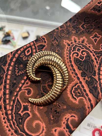 GOLD DOUBLE SPIRAL BROOCH