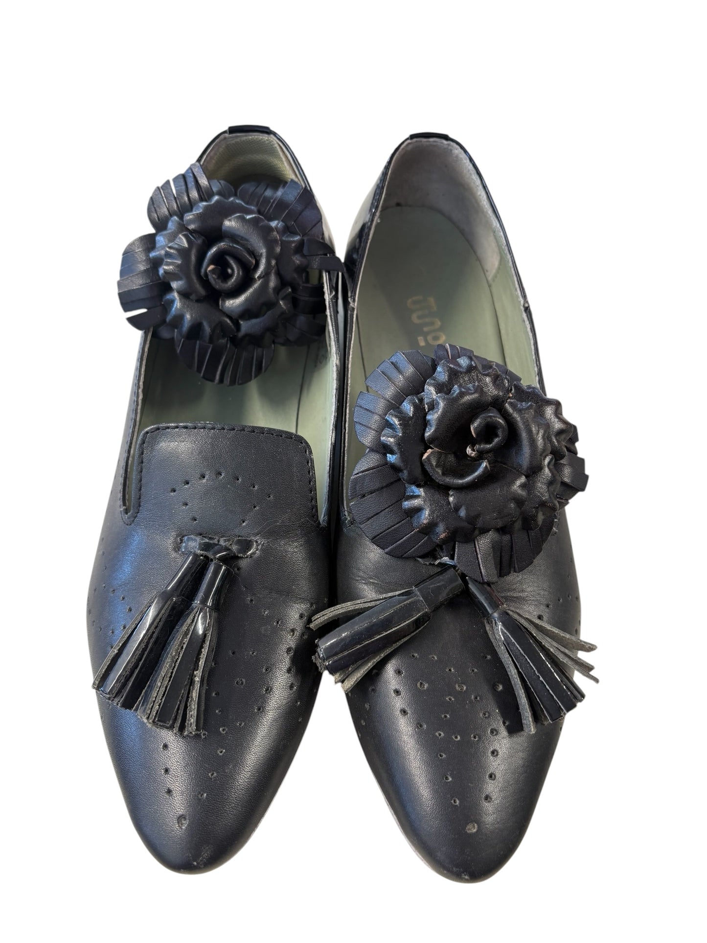 BLACK FLORAL LEATHER SHOE CLIPS
