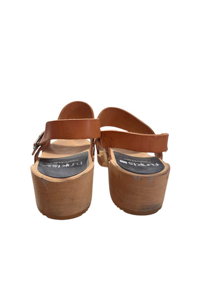 FUNKIS BROWN CLOGS | 9