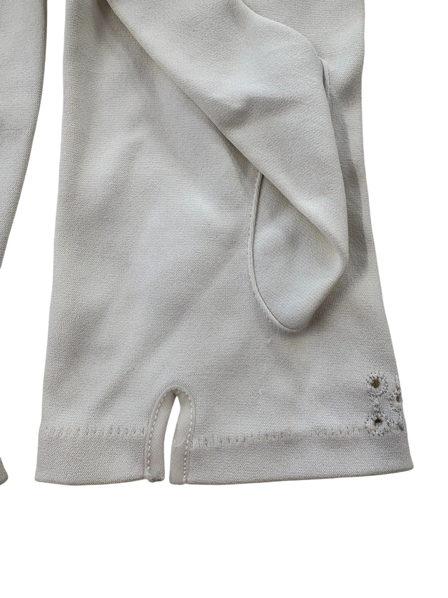WHITE EMRBROIDERED GLOVES