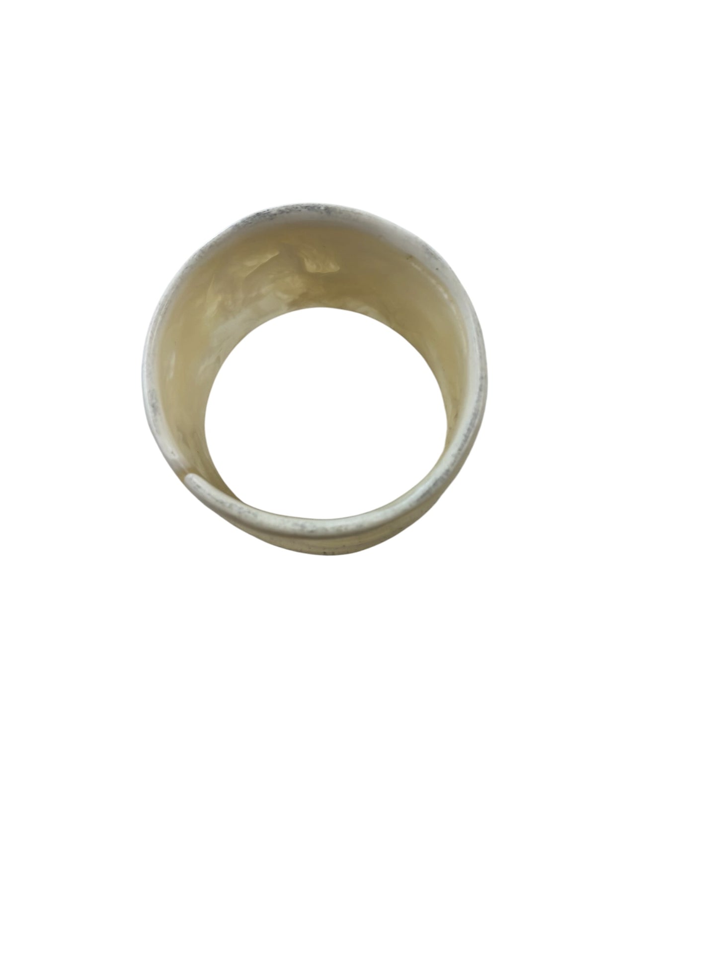 MILKY WIDE BANGLE