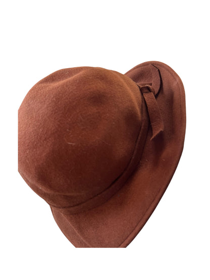 CARAMEL CLOCHE HAT