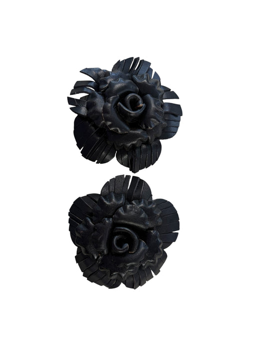 BLACK FLORAL LEATHER SHOE CLIPS
