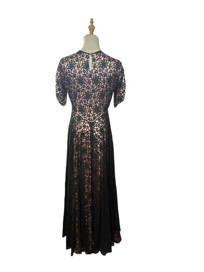 PINK AND BLACK LACE GOWN | 8/10