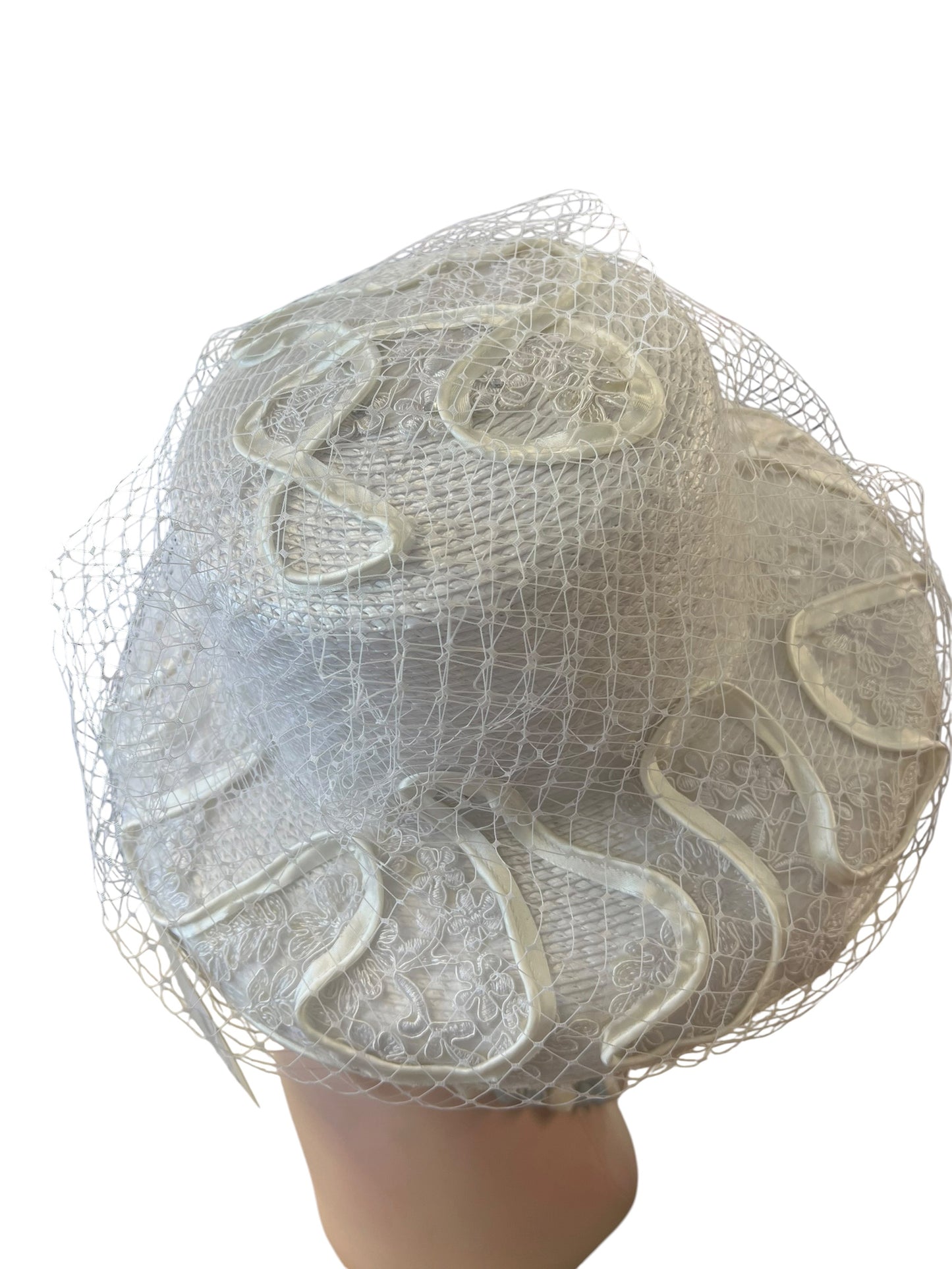KATRINAS WHITE NET HAT