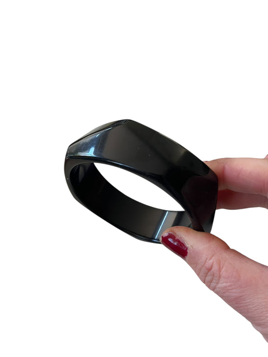 BLACK HEXAGON BANGLE