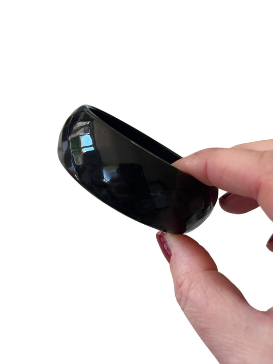 BLACK BANGLE