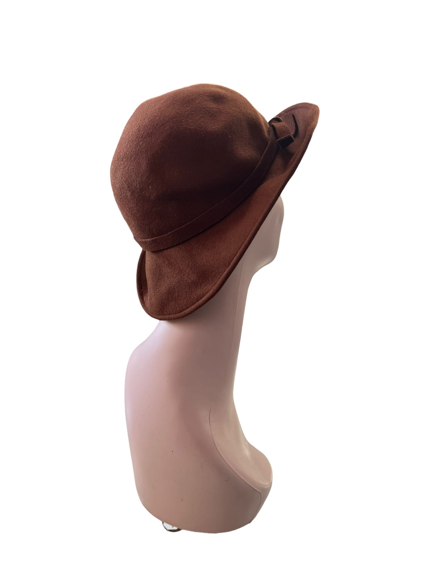 CARAMEL CLOCHE HAT