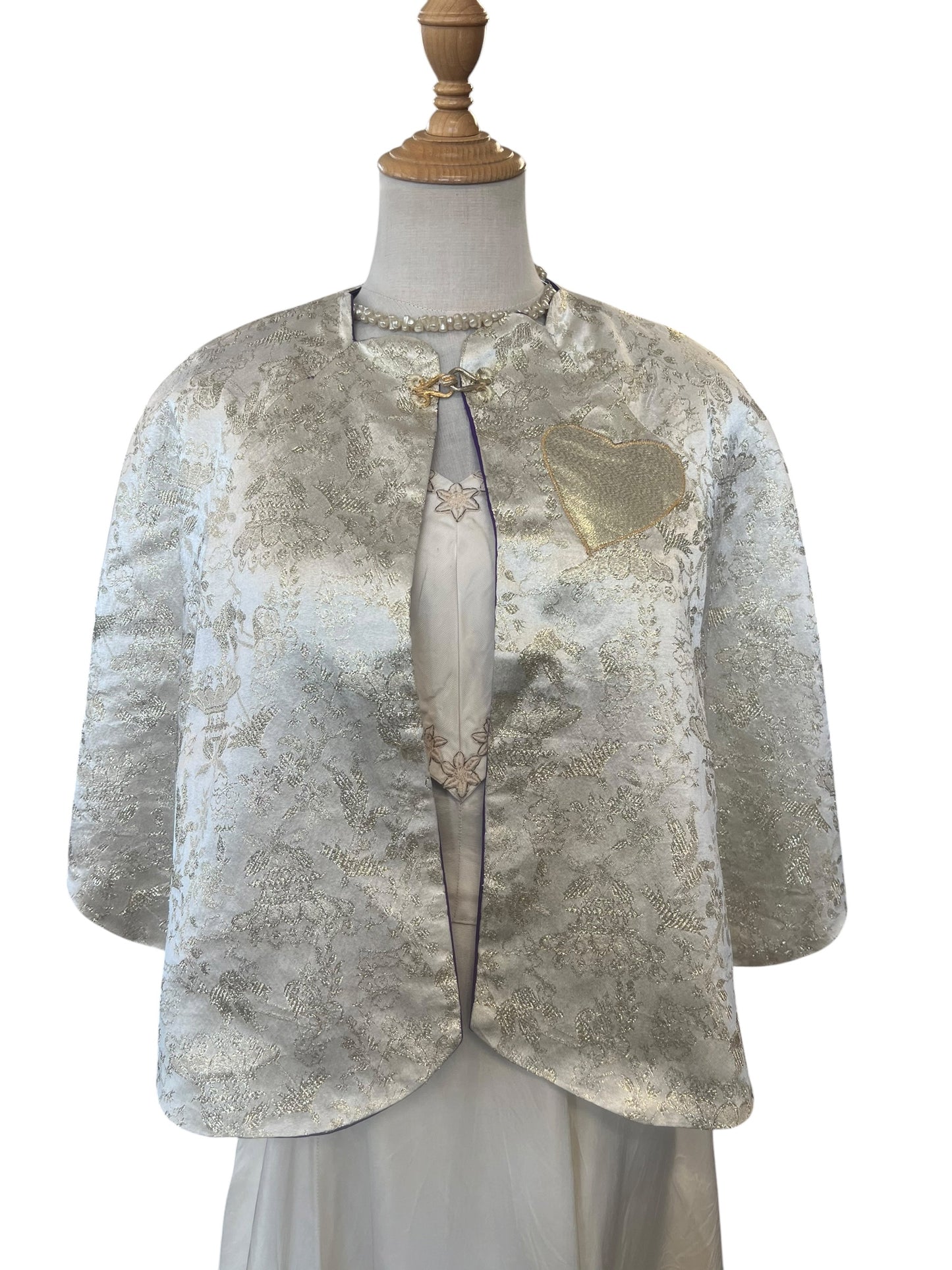 CREAM & GOLD CAPELET