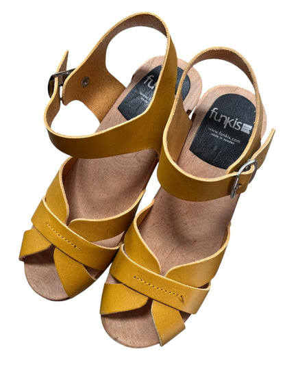 FUNKIS YELLOW CLOGS | 8