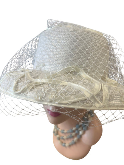 KATRINAS WHITE NET HAT