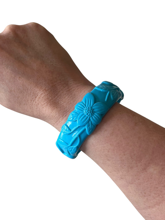 BLUE FLOWER CARVED BANGLE