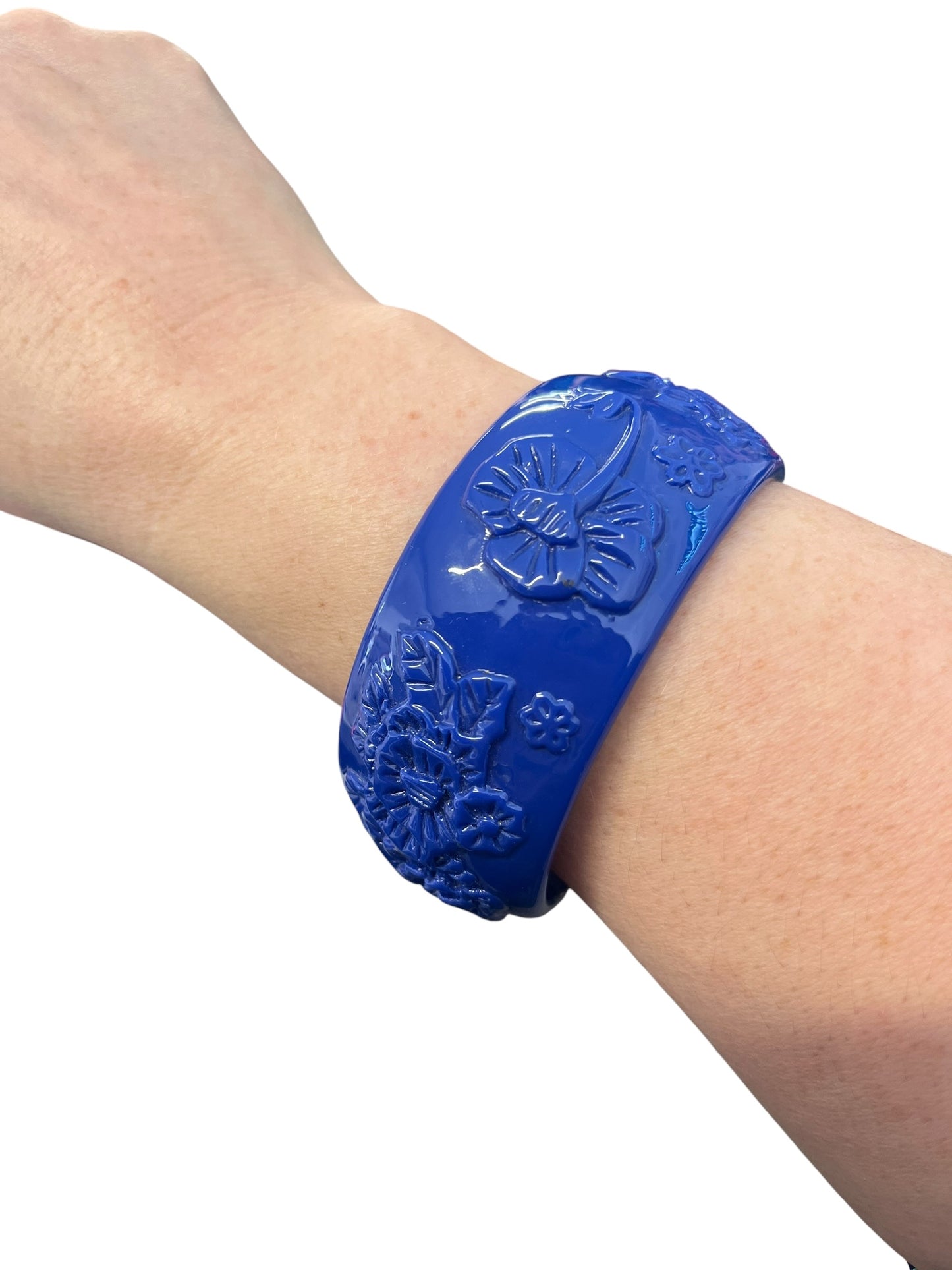 BLUE CARVED BANGLE