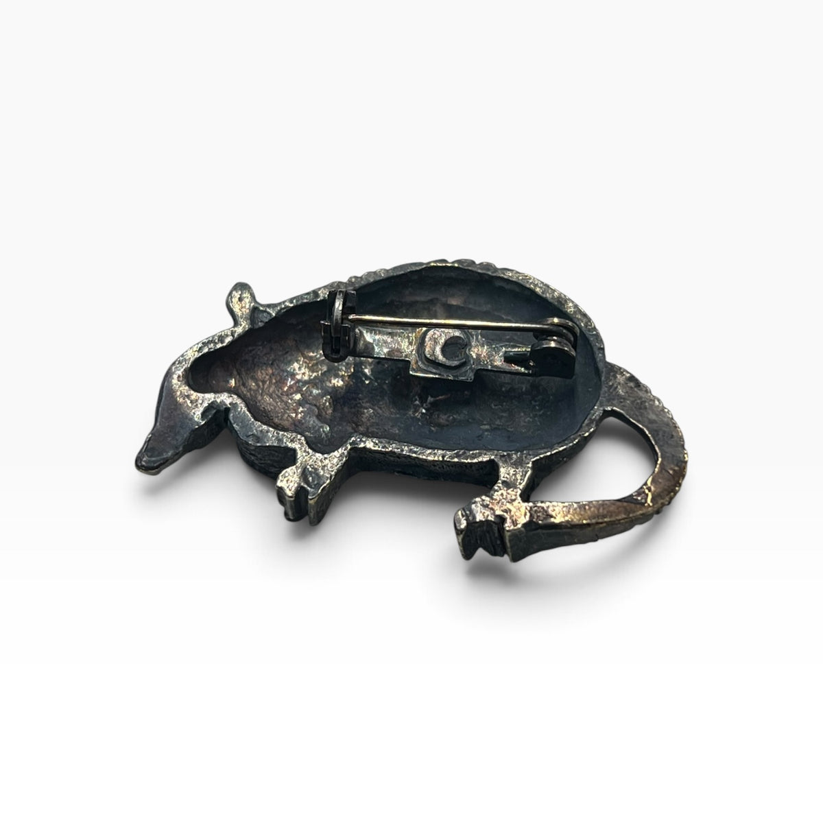 ARMADILLO BROOCH