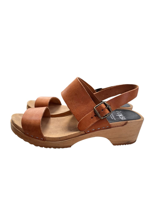FUNKIS BROWN CLOGS | 9
