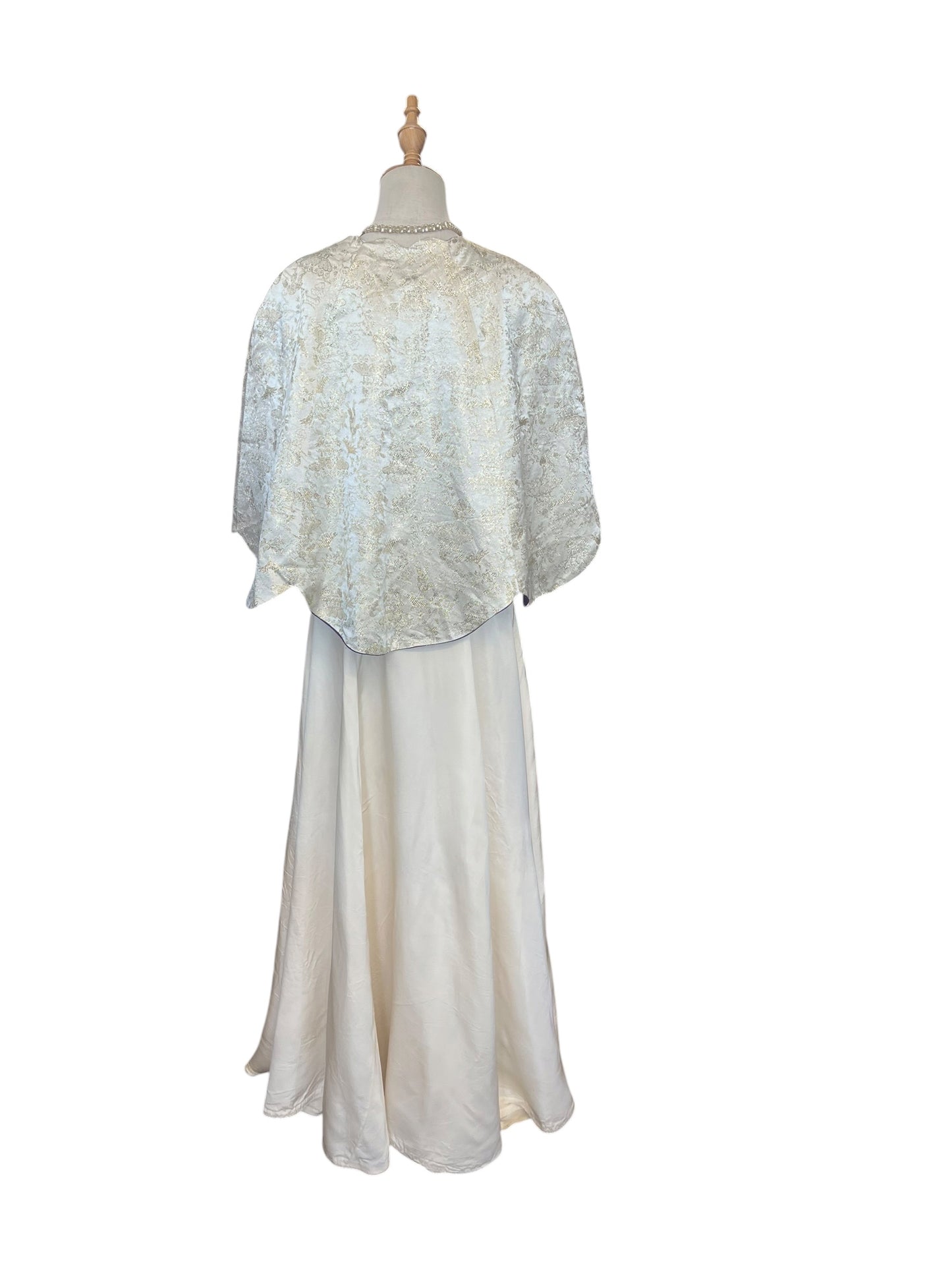 CREAM & GOLD CAPELET