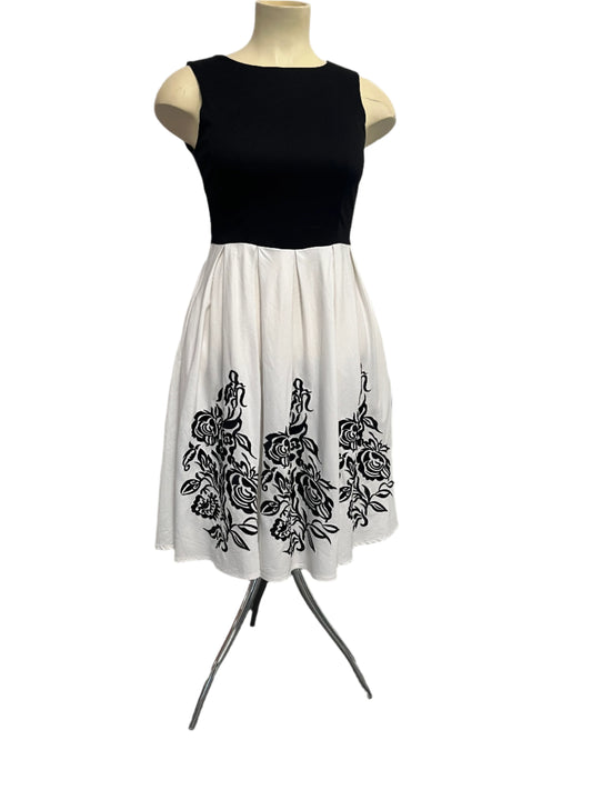 DOLLY & DOTTY BW ROSE DRESS SZ 14