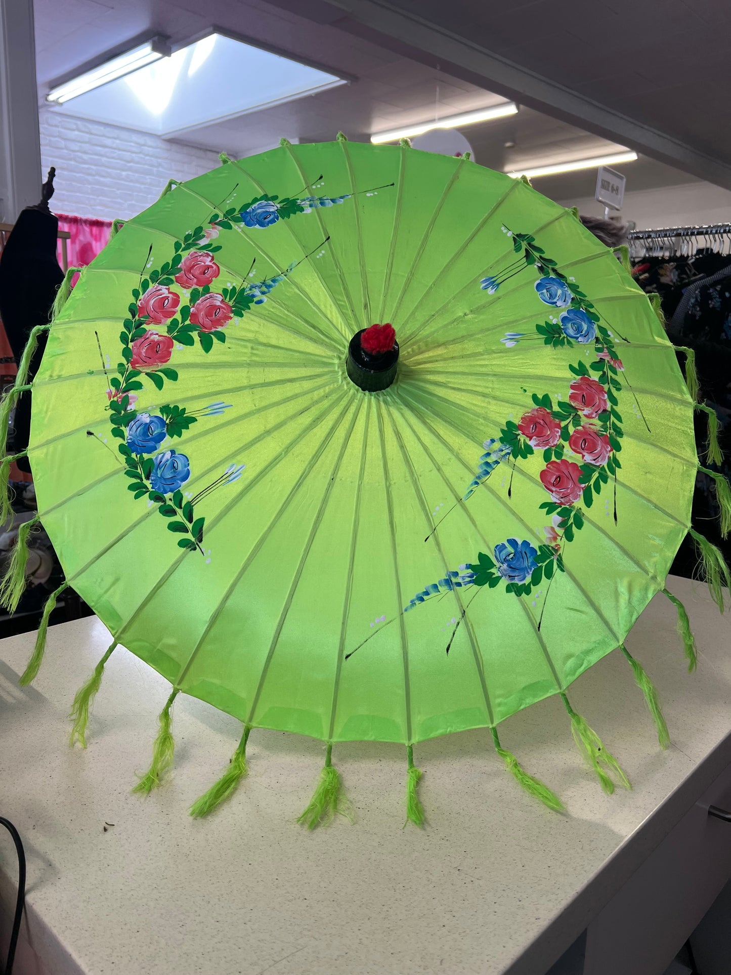 GREEN TASSEL PARASOL