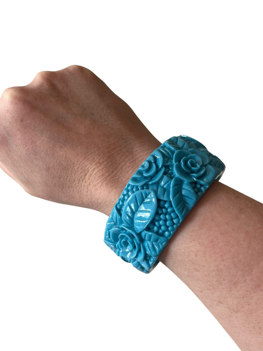 BLUE CARVED BANGLE