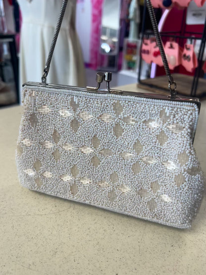 WHITE SEED BEAD BAG