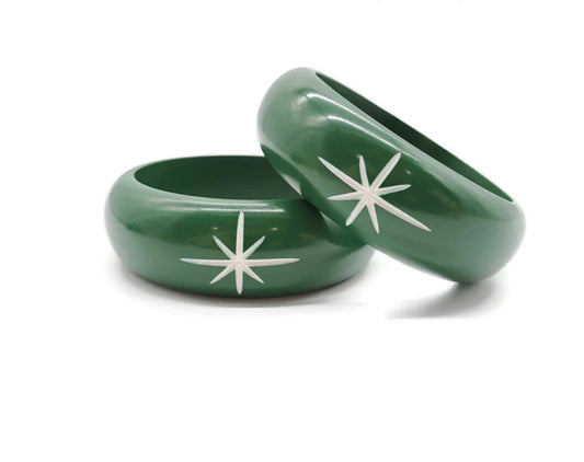 WIDE DARK GREEN CARVE STARBURST BANGLE